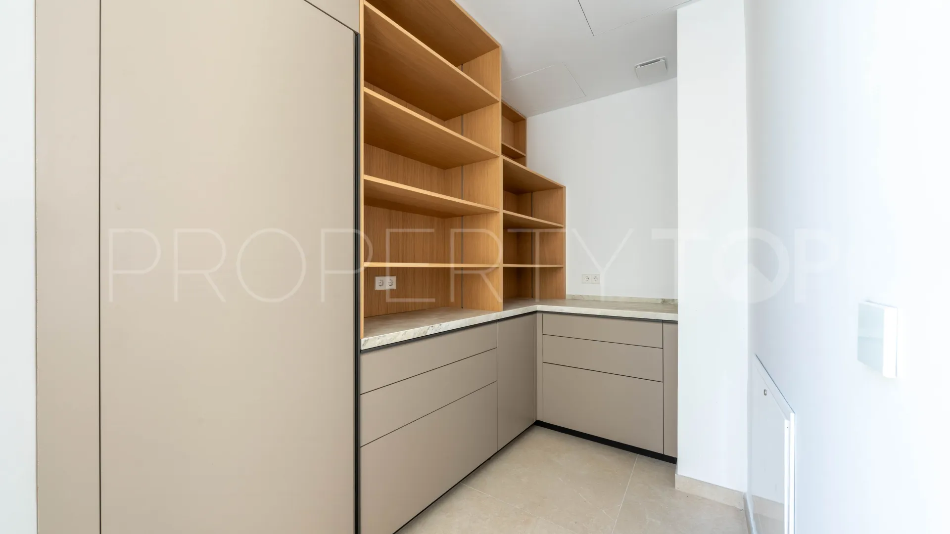 Zona F 5 bedrooms villa for sale