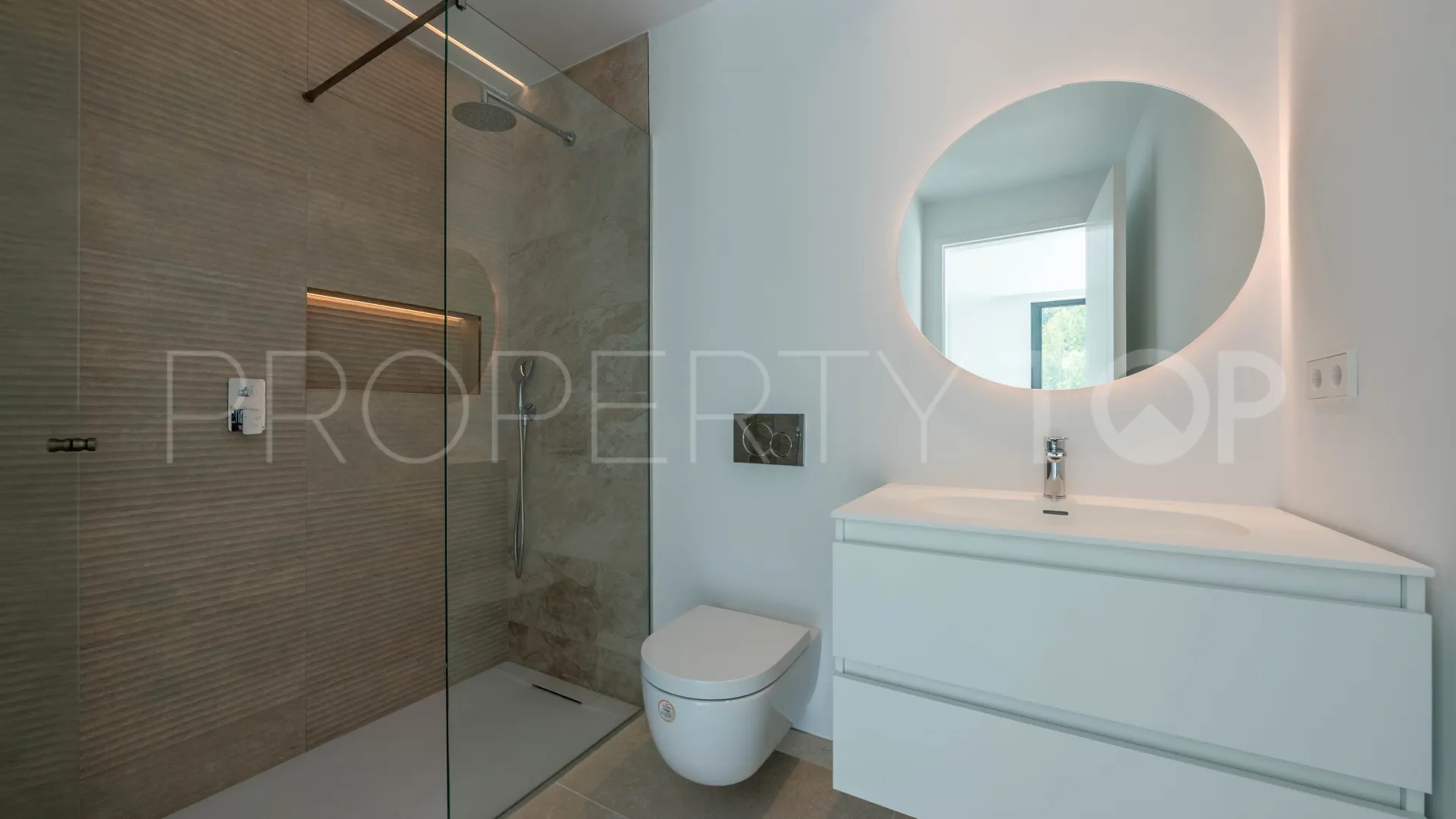 Zona F 5 bedrooms villa for sale