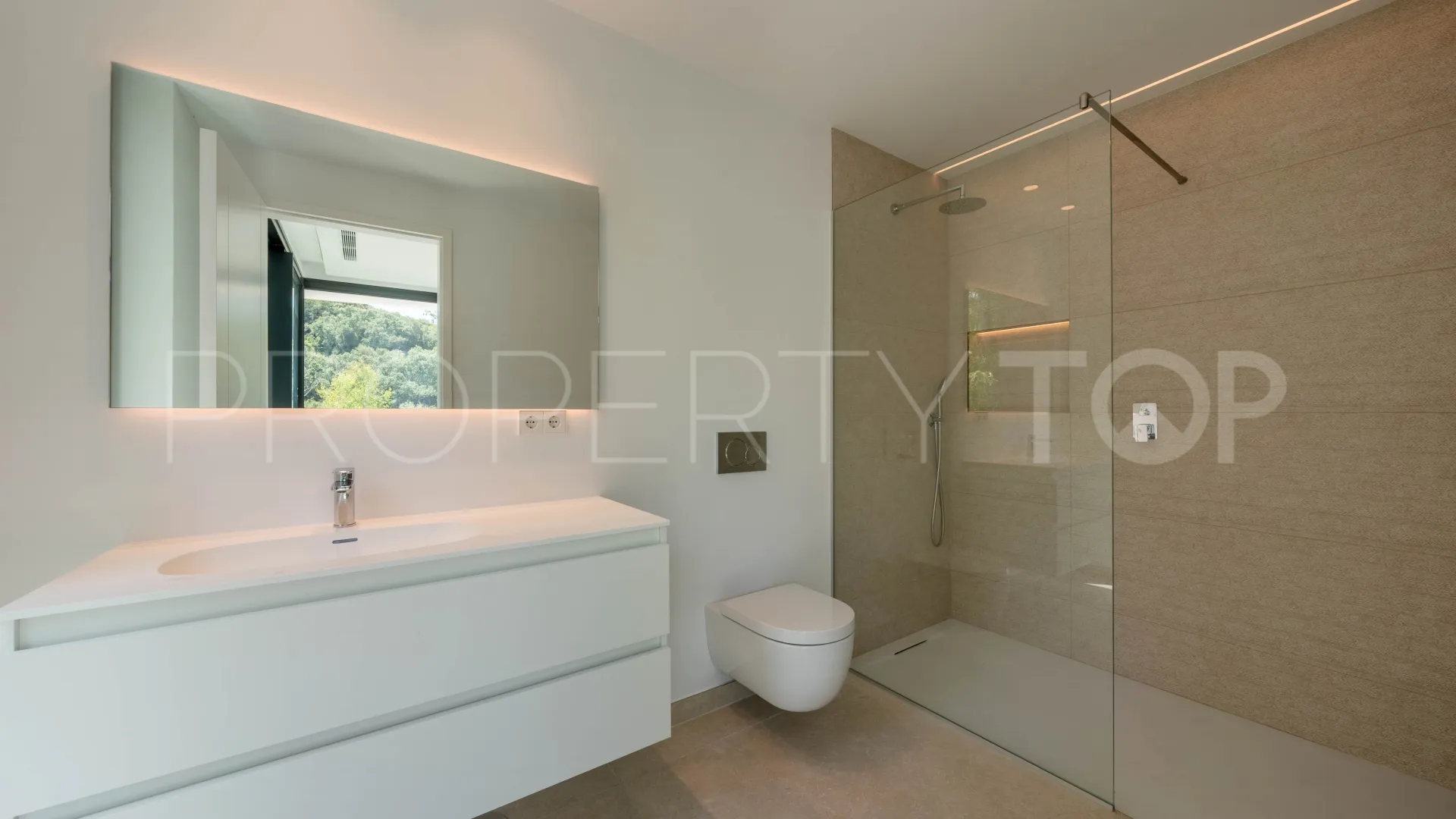 Zona F 5 bedrooms villa for sale