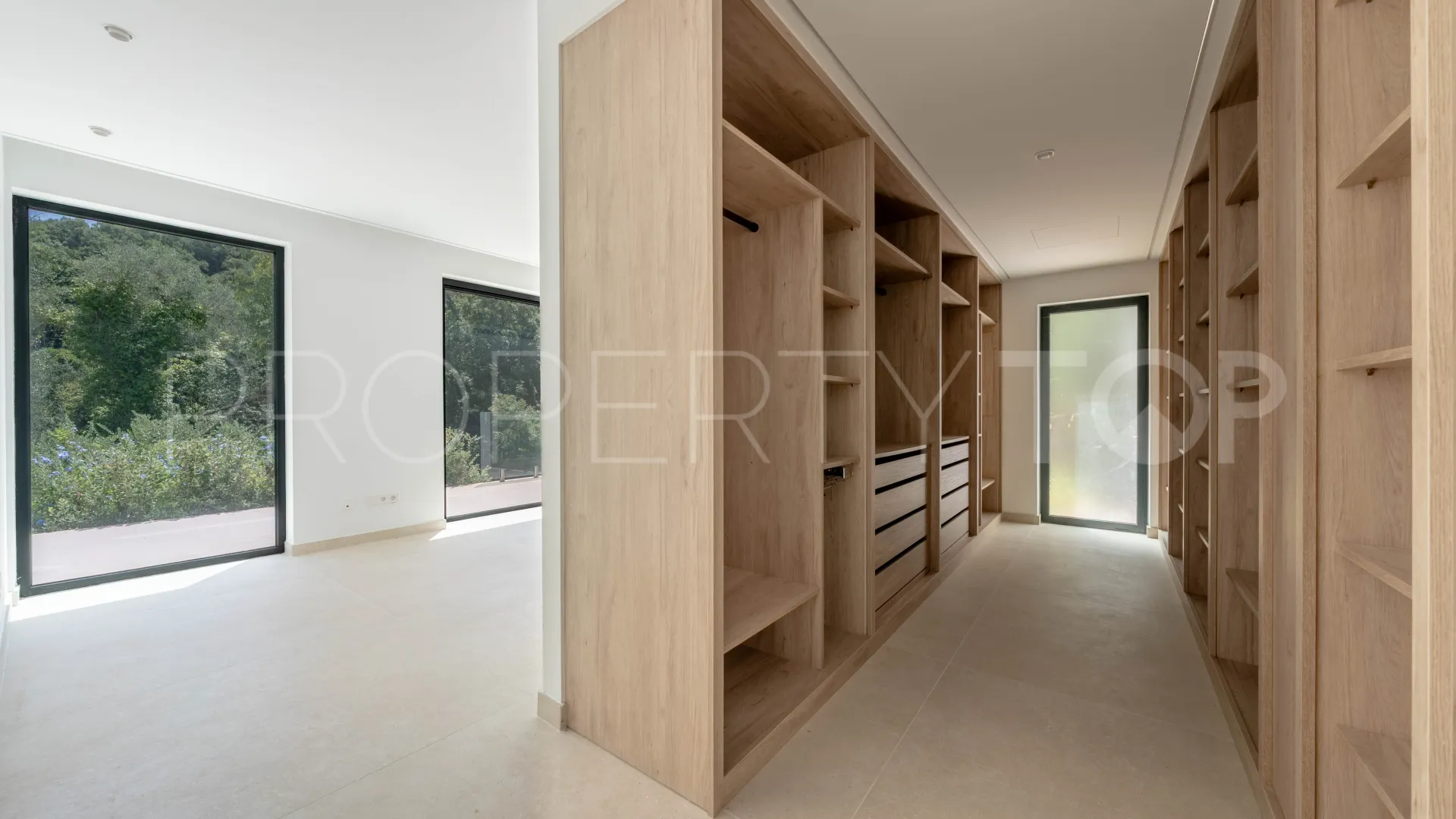 Zona F 5 bedrooms villa for sale