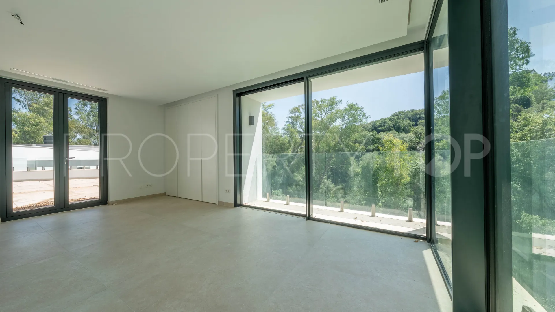 Zona F 5 bedrooms villa for sale