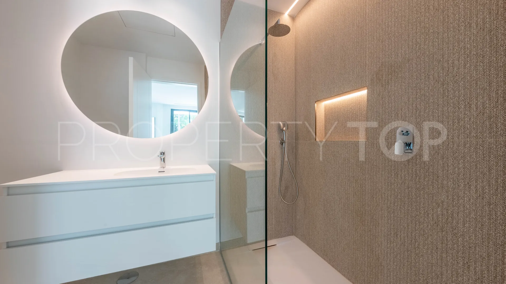 Zona F 5 bedrooms villa for sale