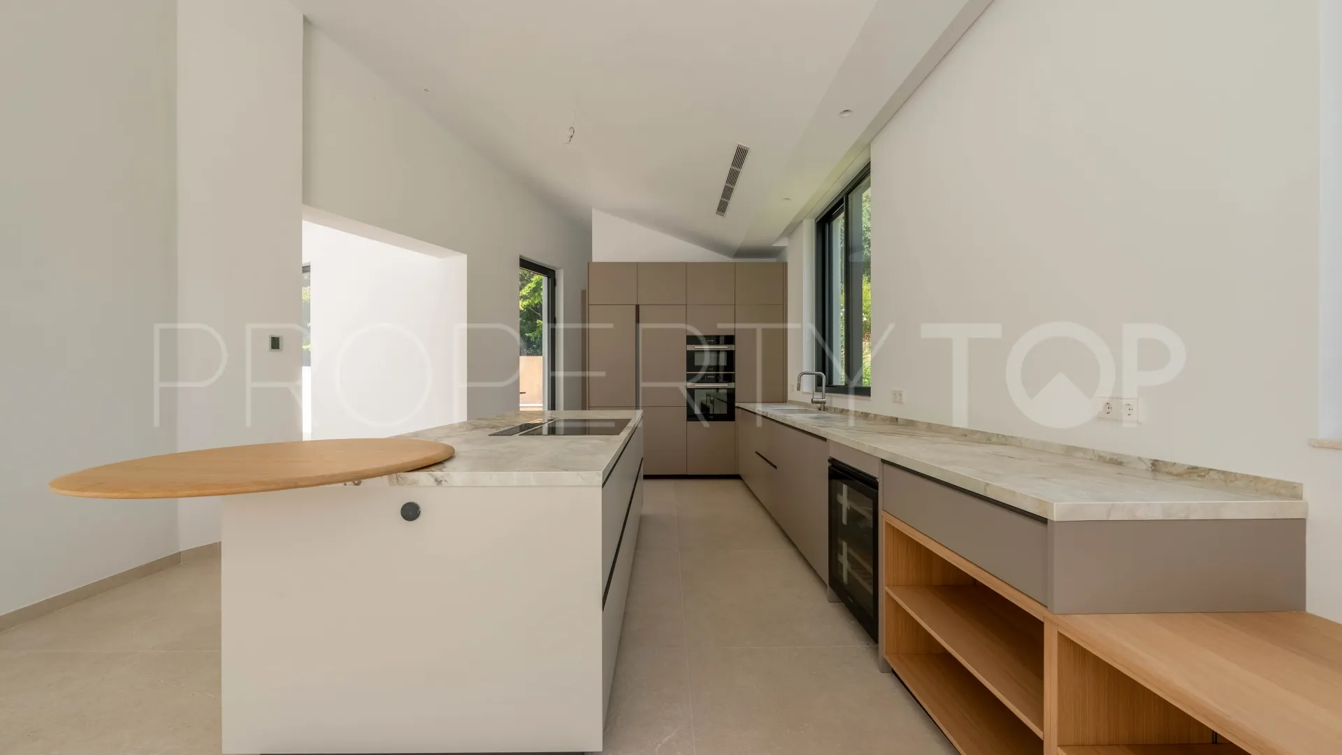 Zona F 5 bedrooms villa for sale