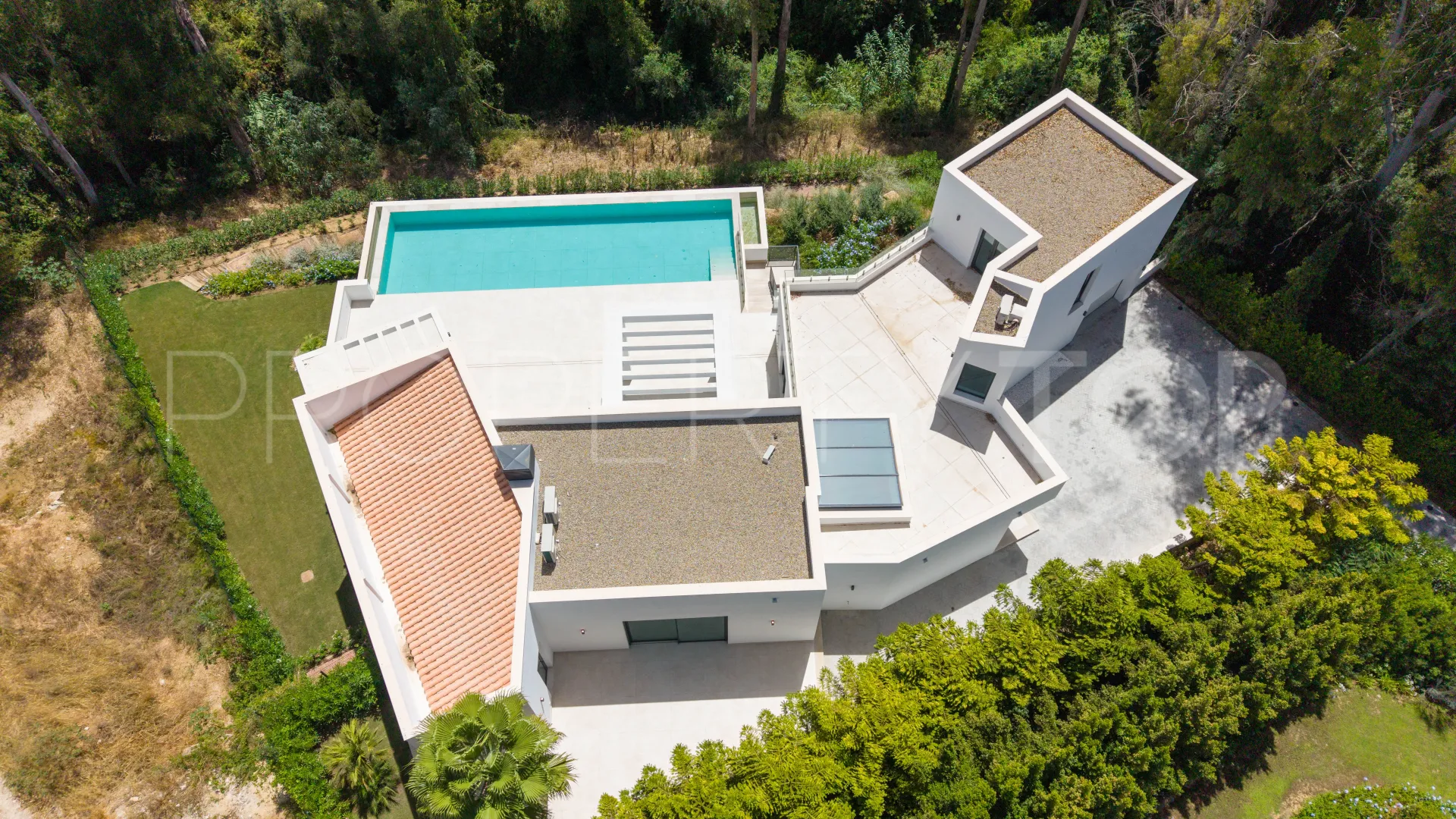 Zona F 5 bedrooms villa for sale