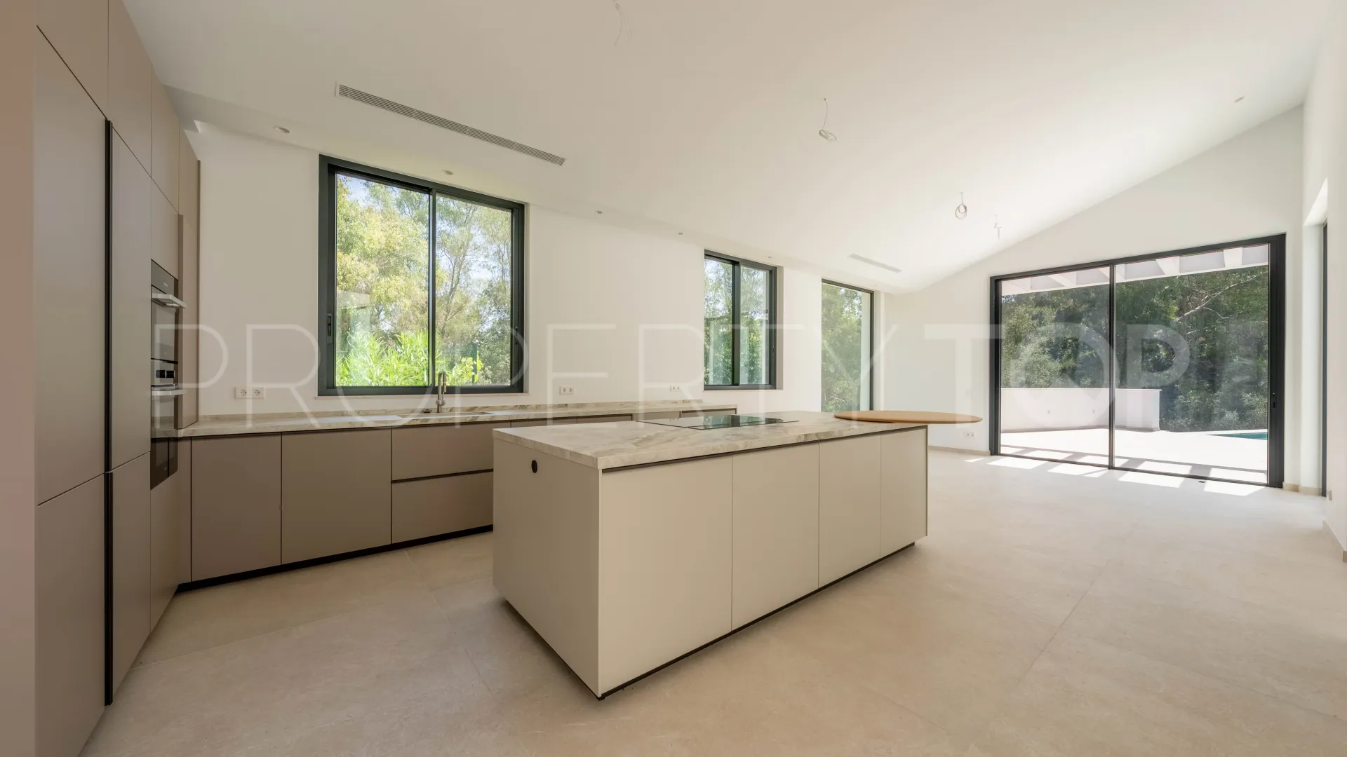 Zona F 5 bedrooms villa for sale