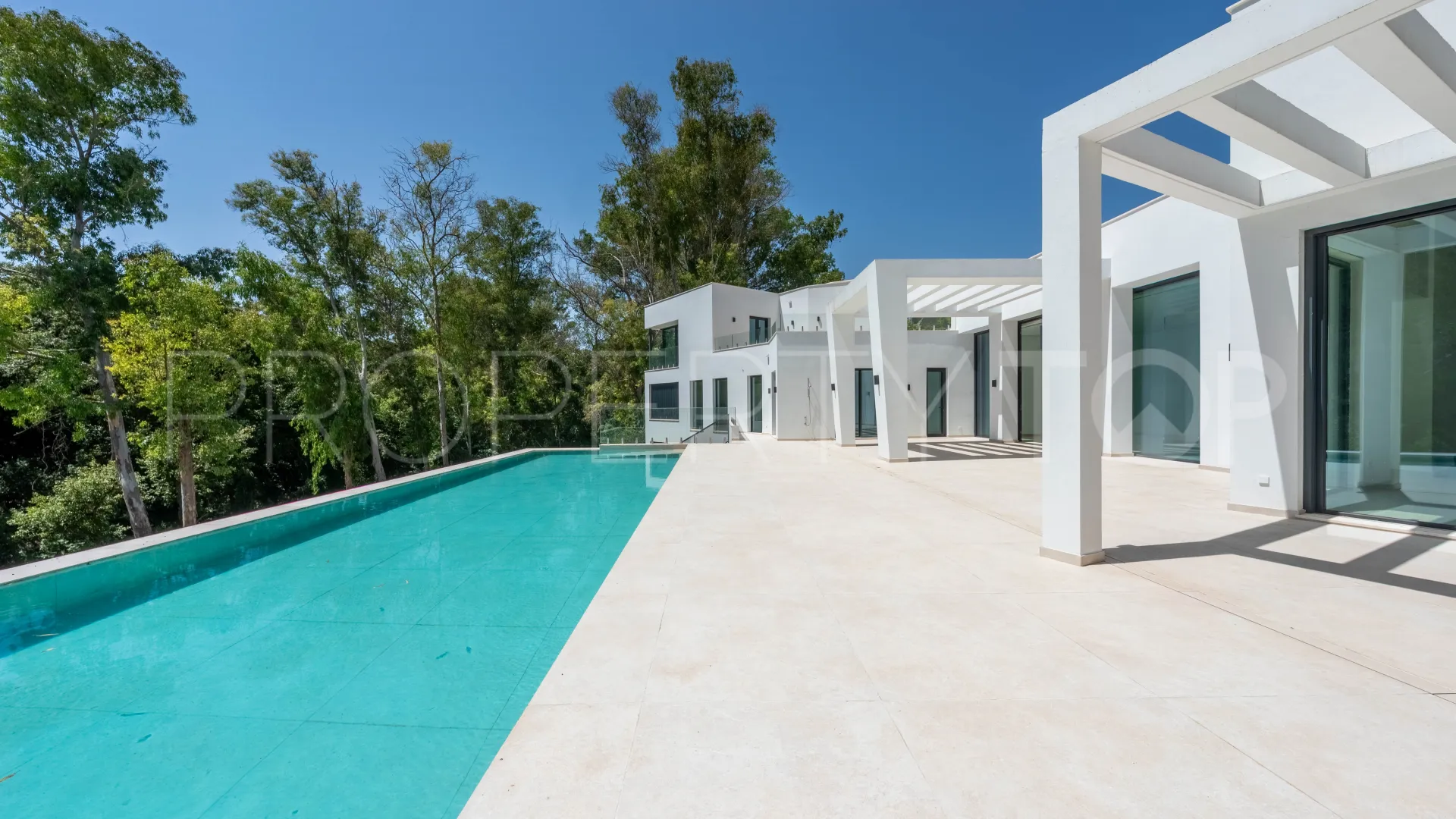 Zona F 5 bedrooms villa for sale