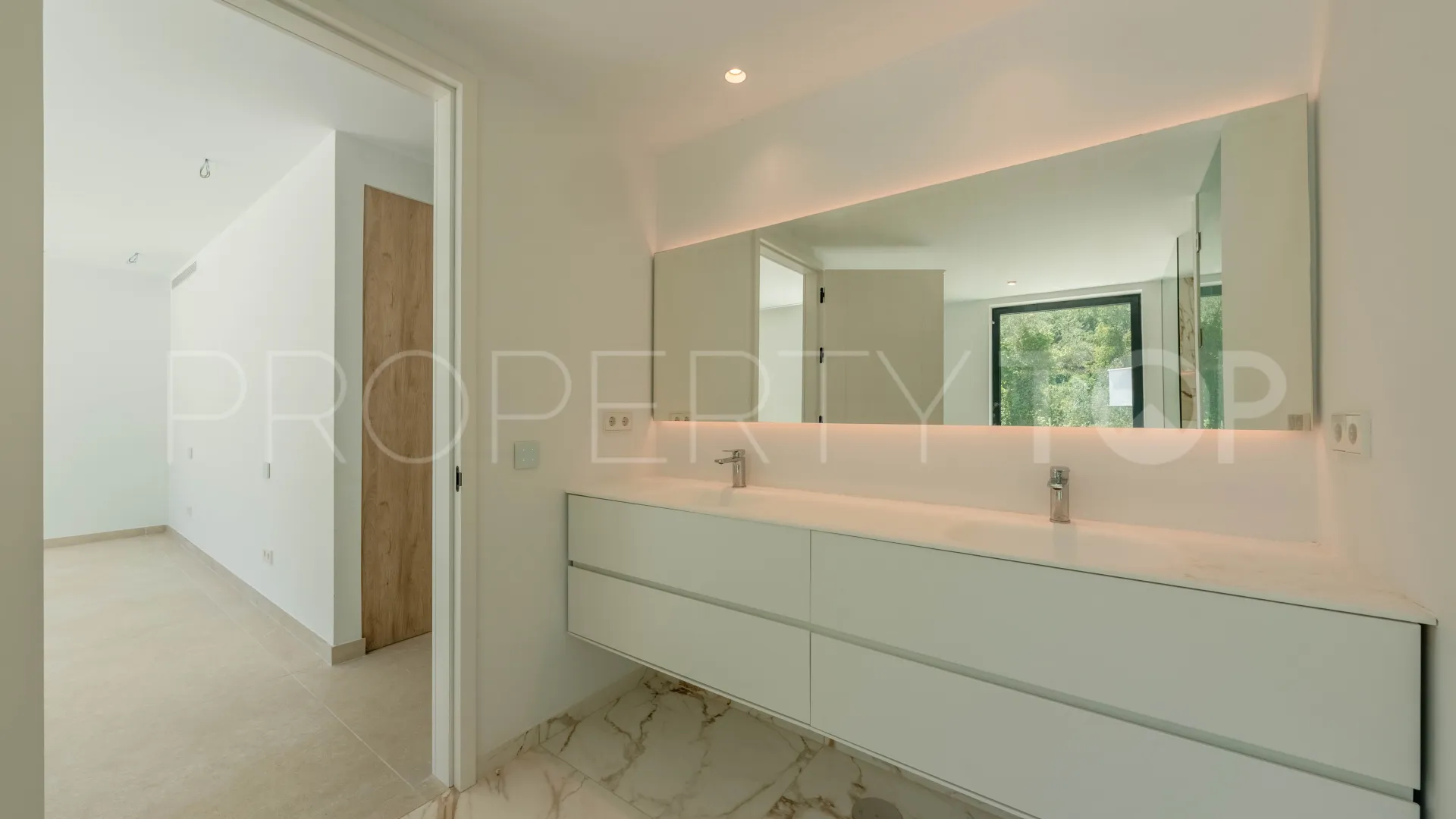 Zona F 5 bedrooms villa for sale
