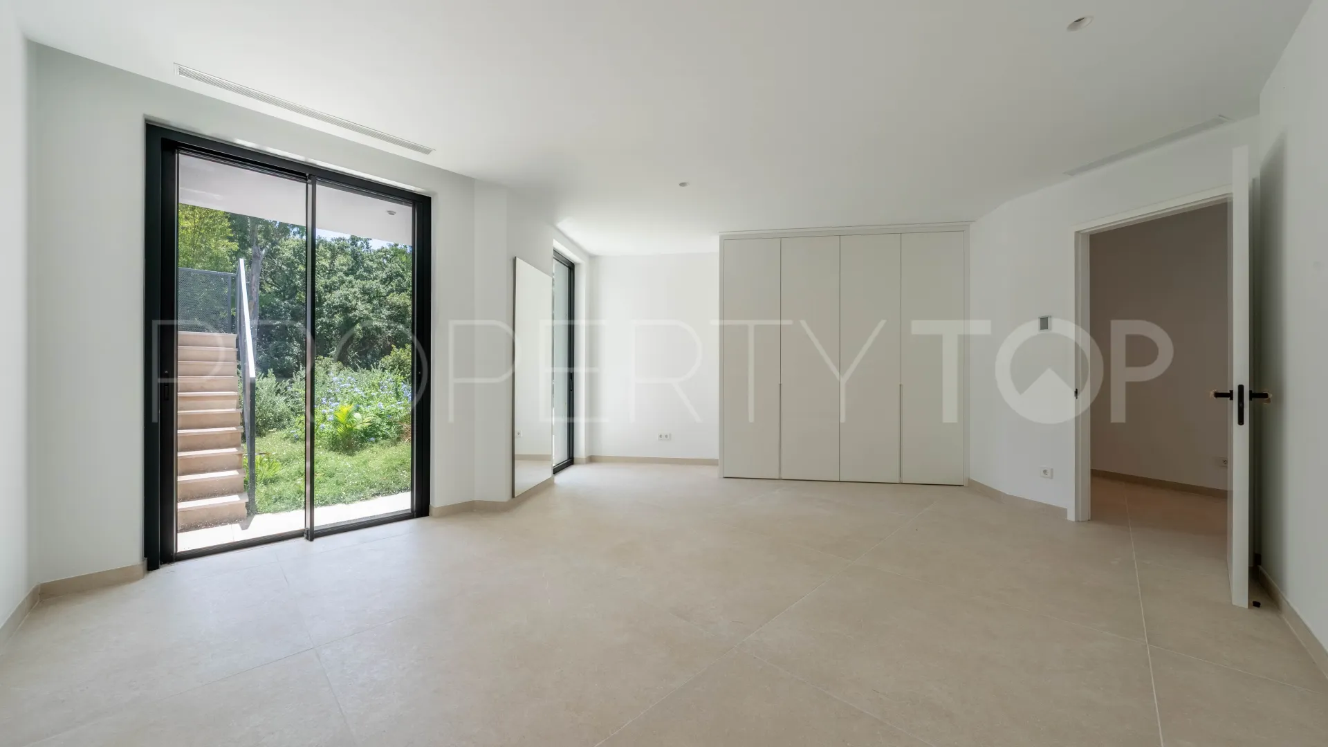 Zona F 5 bedrooms villa for sale