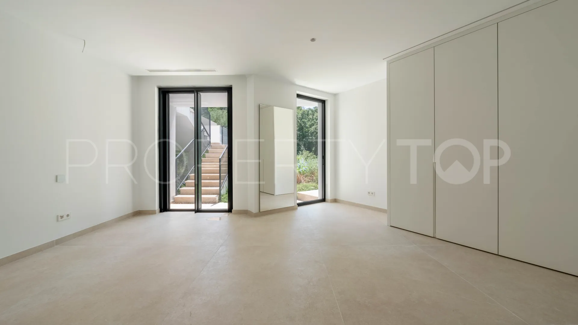Zona F 5 bedrooms villa for sale