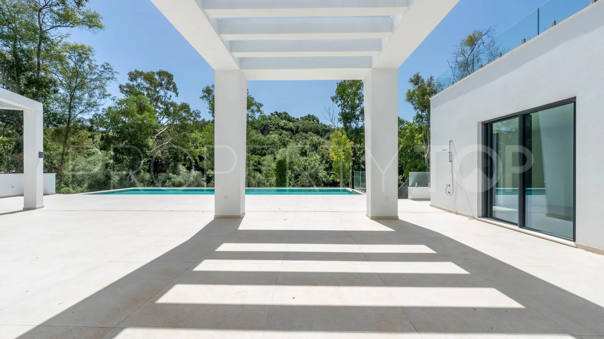 Zona F 5 bedrooms villa for sale