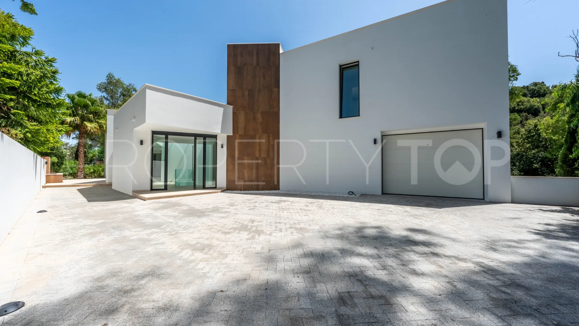 Zona F 5 bedrooms villa for sale