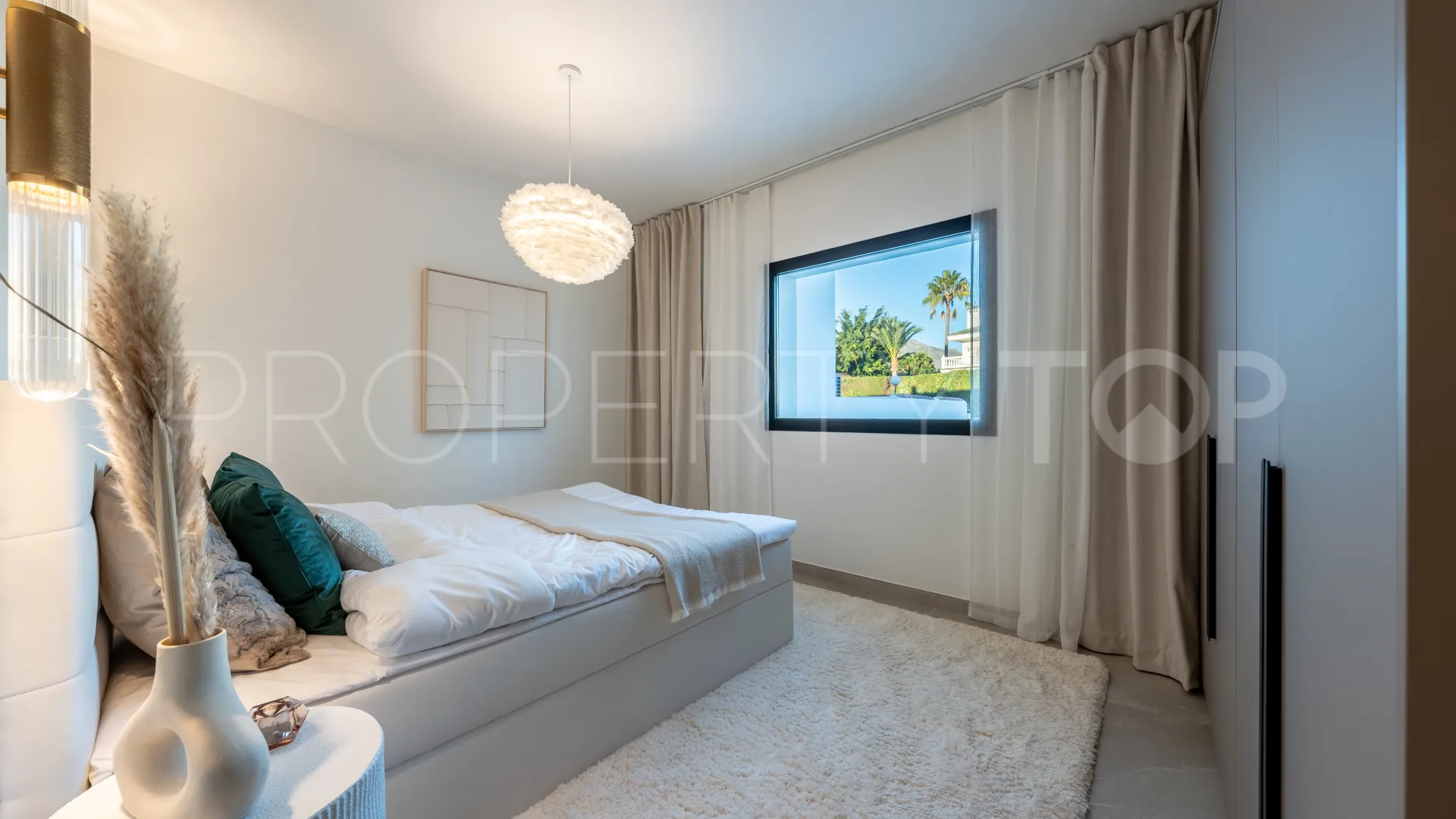 4 bedrooms town house in Nueva Andalucia for sale