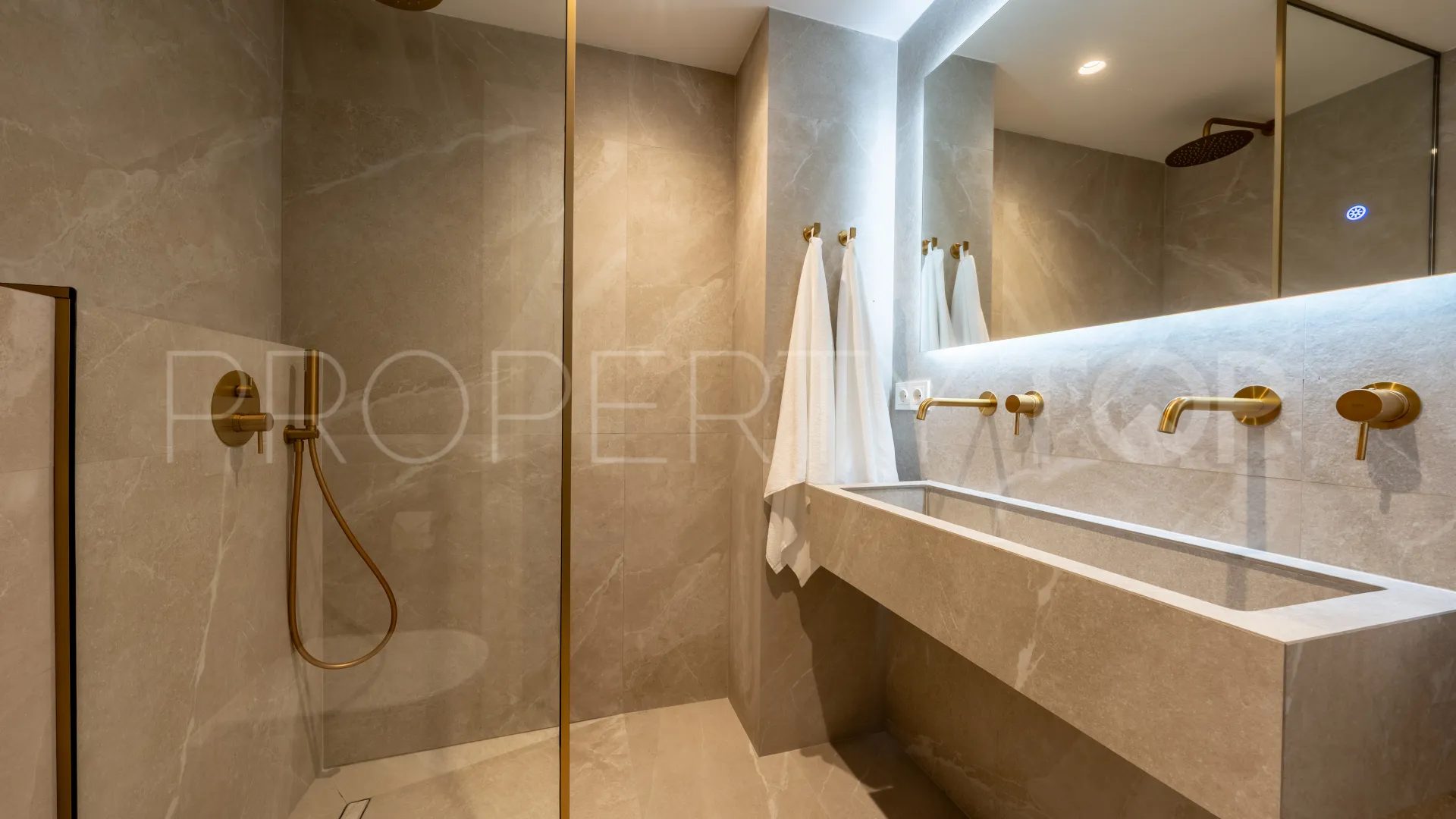 4 bedrooms town house in Nueva Andalucia for sale