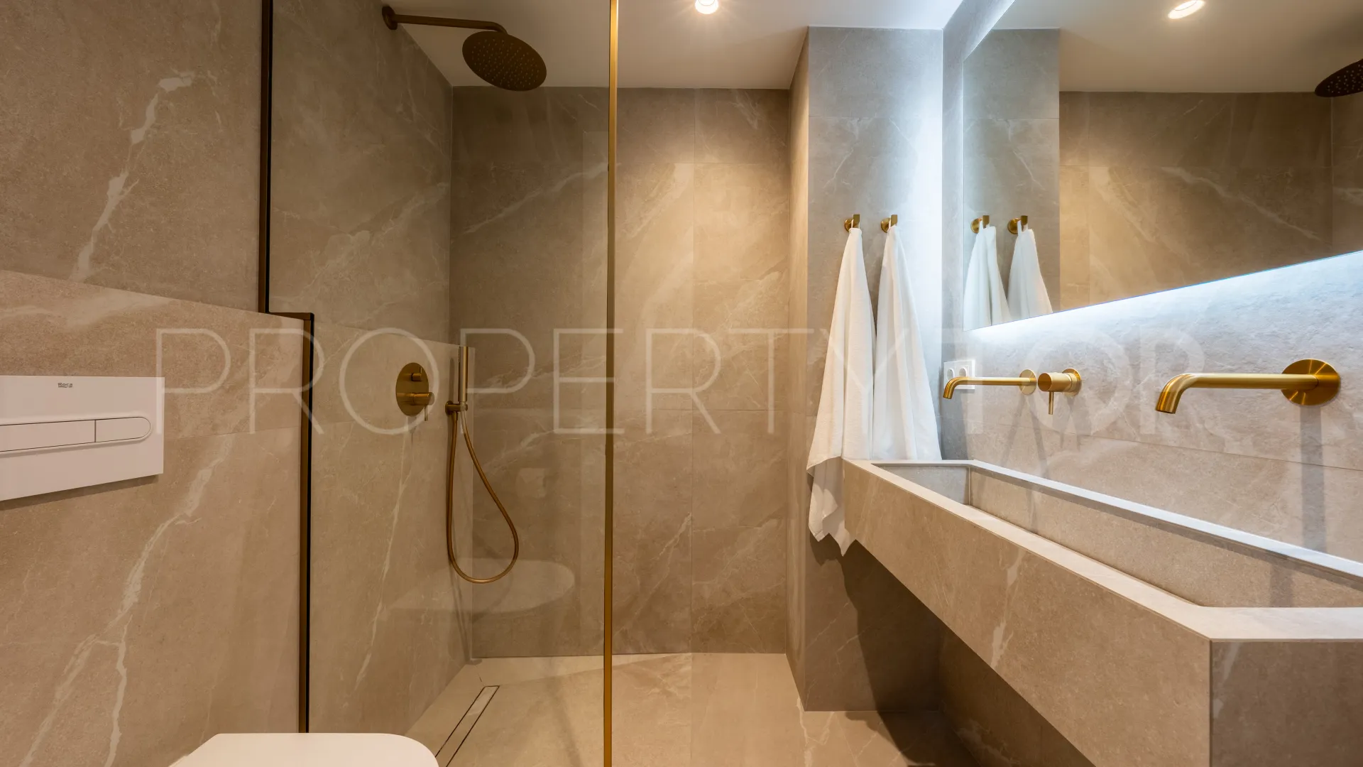 4 bedrooms town house in Nueva Andalucia for sale
