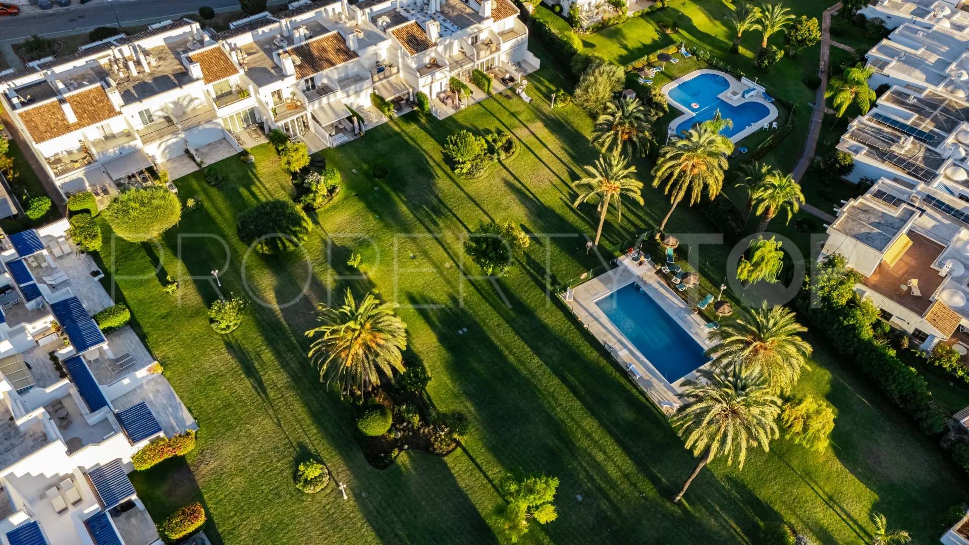 4 bedrooms town house in Nueva Andalucia for sale