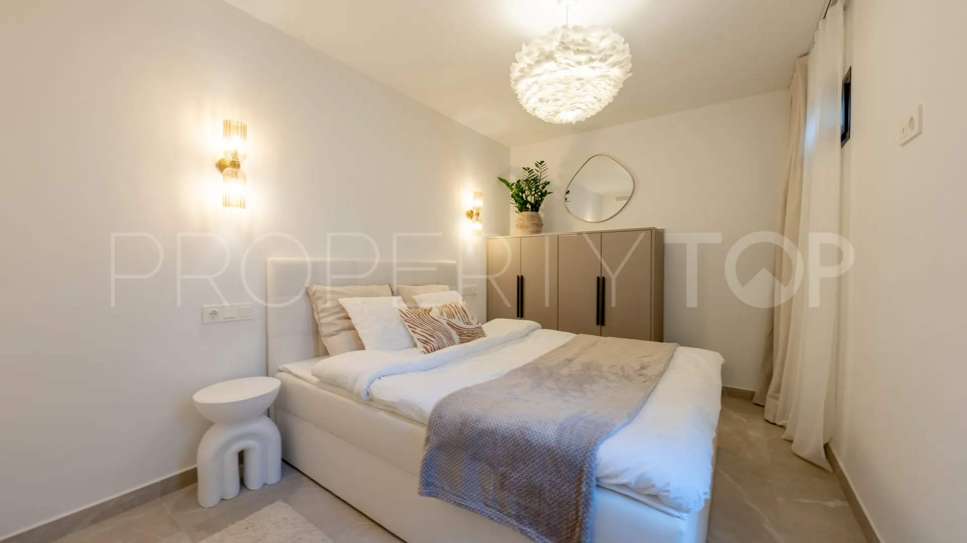 4 bedrooms town house in Nueva Andalucia for sale