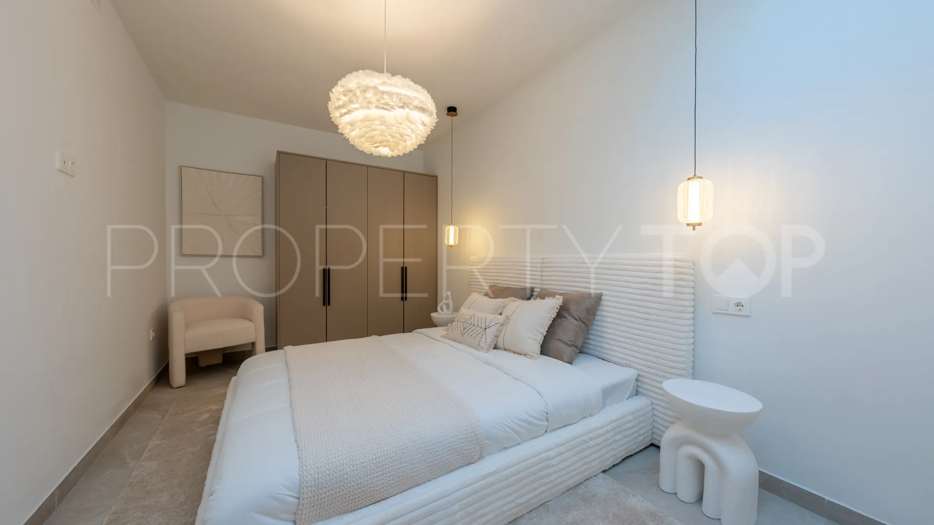4 bedrooms town house in Nueva Andalucia for sale