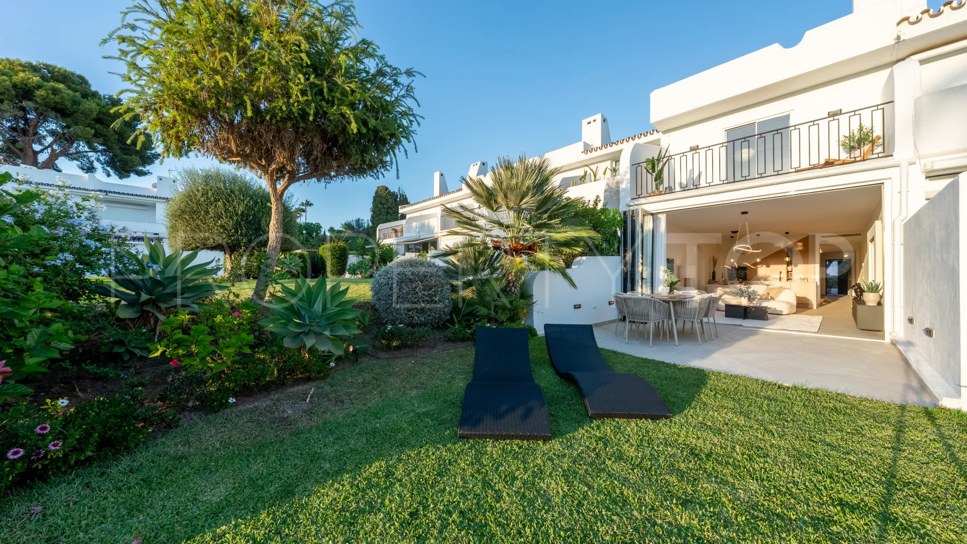 4 bedrooms town house in Nueva Andalucia for sale