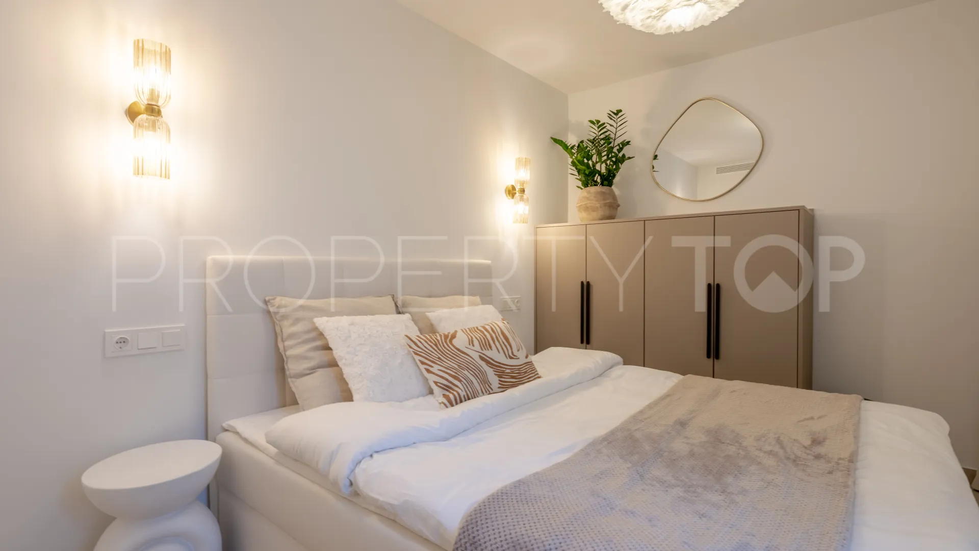 4 bedrooms town house in Nueva Andalucia for sale