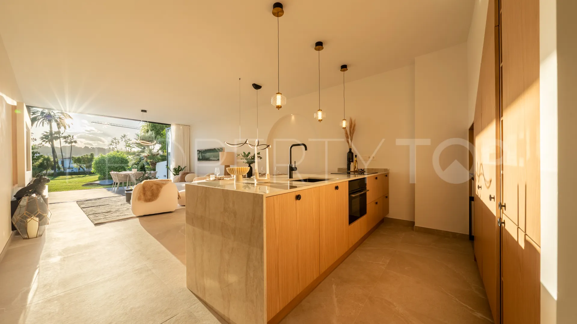 4 bedrooms town house in Nueva Andalucia for sale