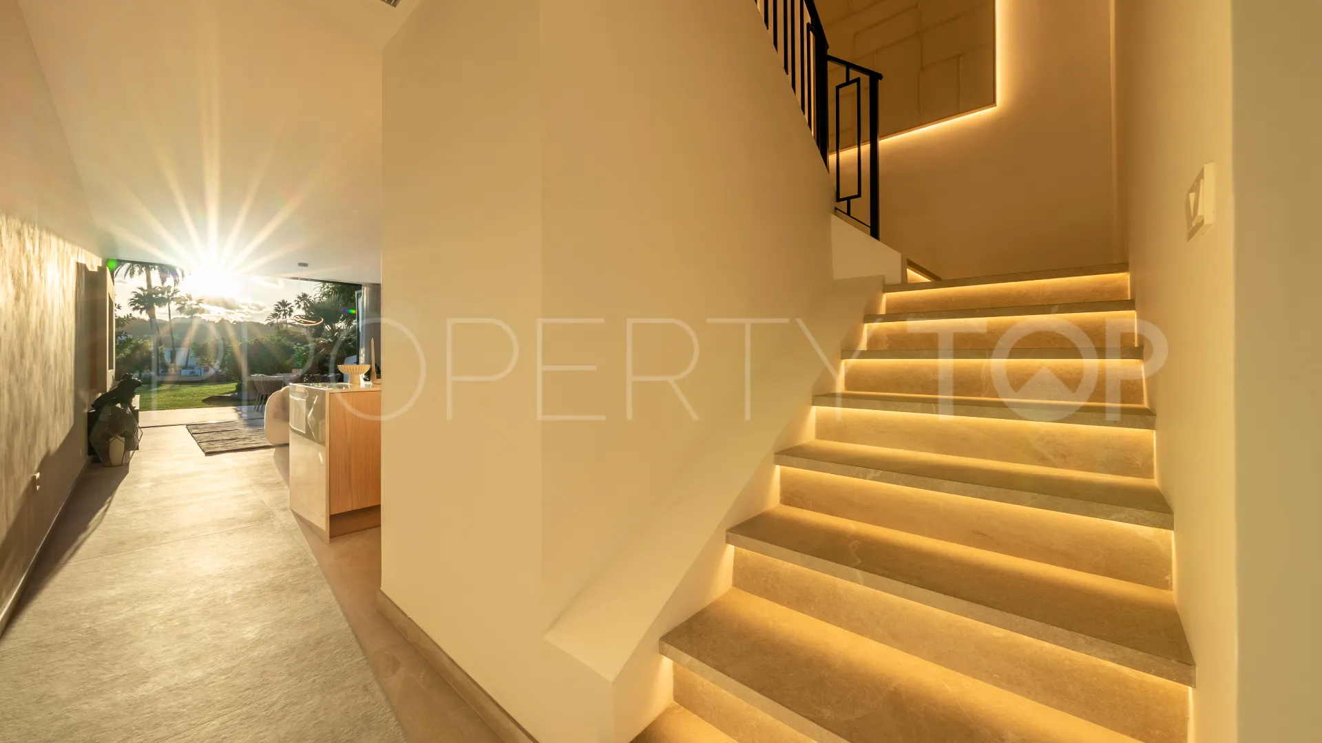 4 bedrooms town house in Nueva Andalucia for sale