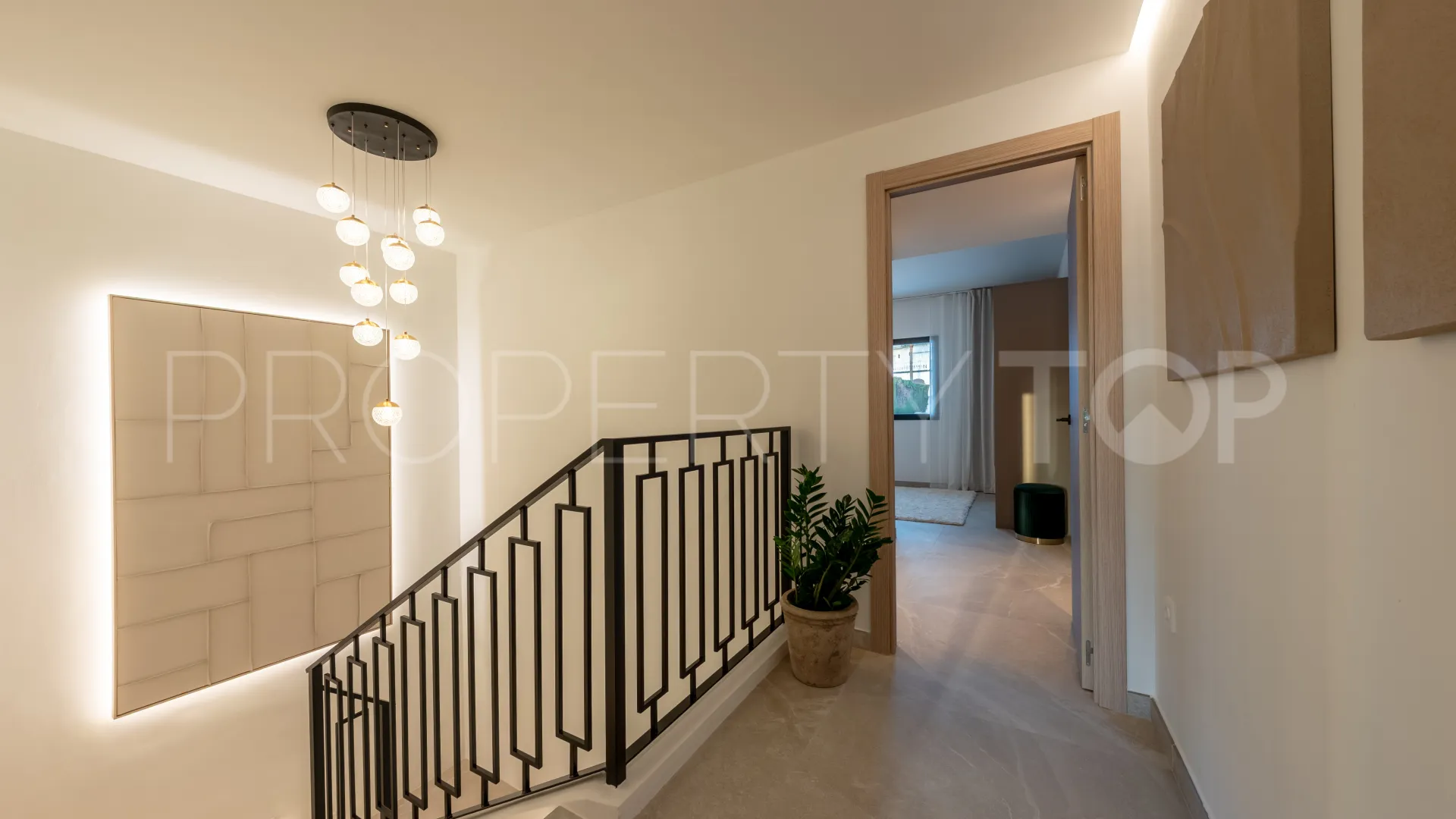 4 bedrooms town house in Nueva Andalucia for sale