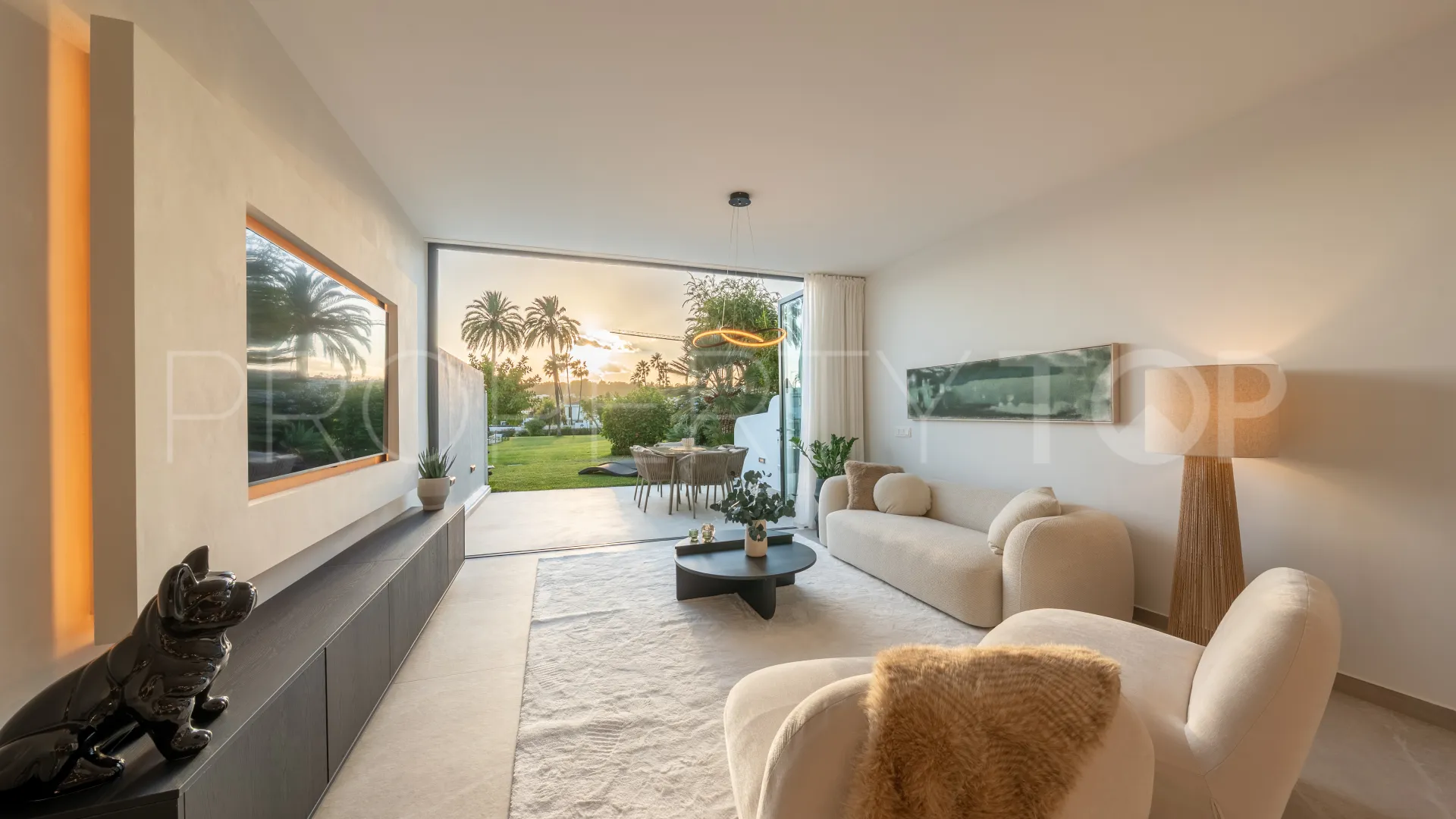 4 bedrooms town house in Nueva Andalucia for sale