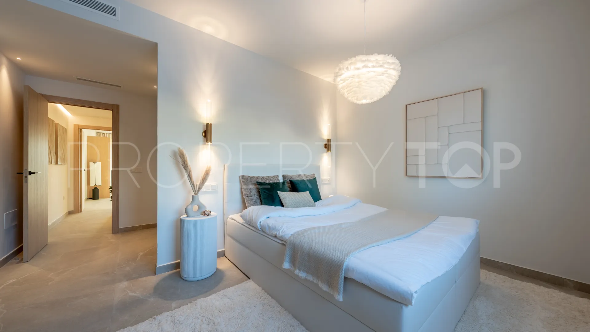 4 bedrooms town house in Nueva Andalucia for sale