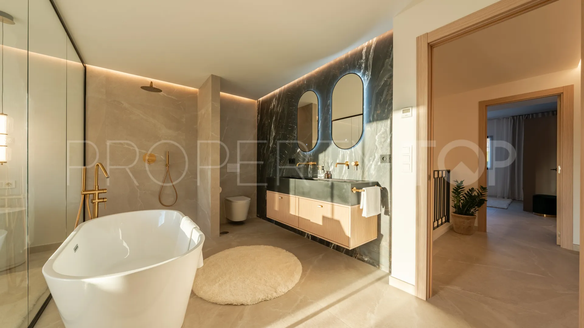 4 bedrooms town house in Nueva Andalucia for sale