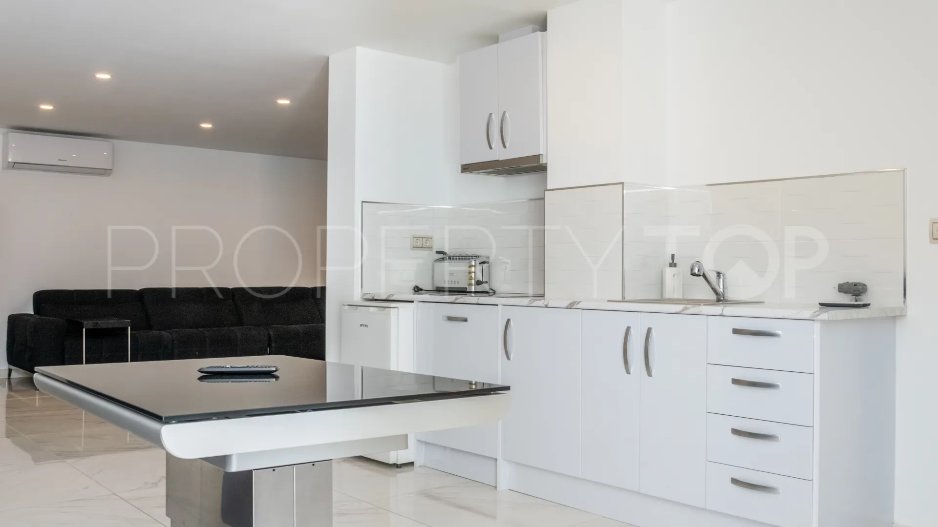 Casa en venta de 6 dormitorios en Los Cortijos de la Reserva