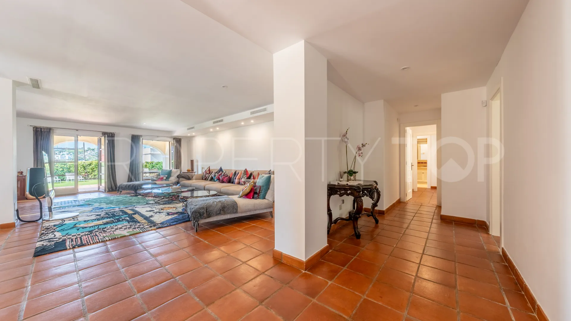 Casa en venta de 6 dormitorios en Los Cortijos de la Reserva
