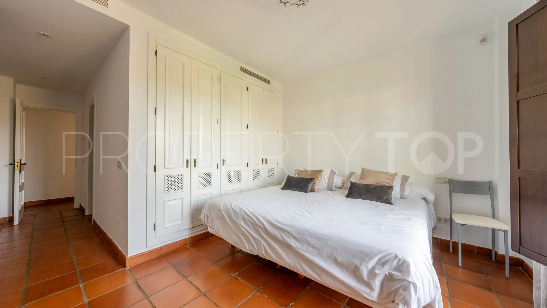 Casa en venta de 6 dormitorios en Los Cortijos de la Reserva