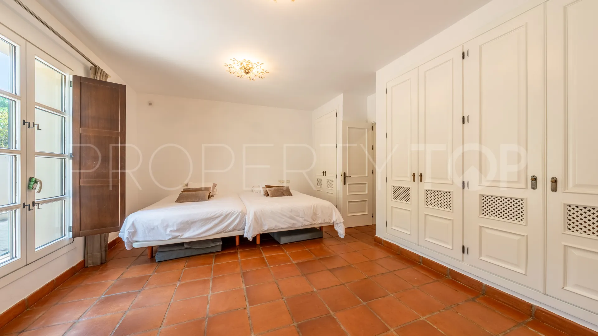 Casa en venta de 6 dormitorios en Los Cortijos de la Reserva