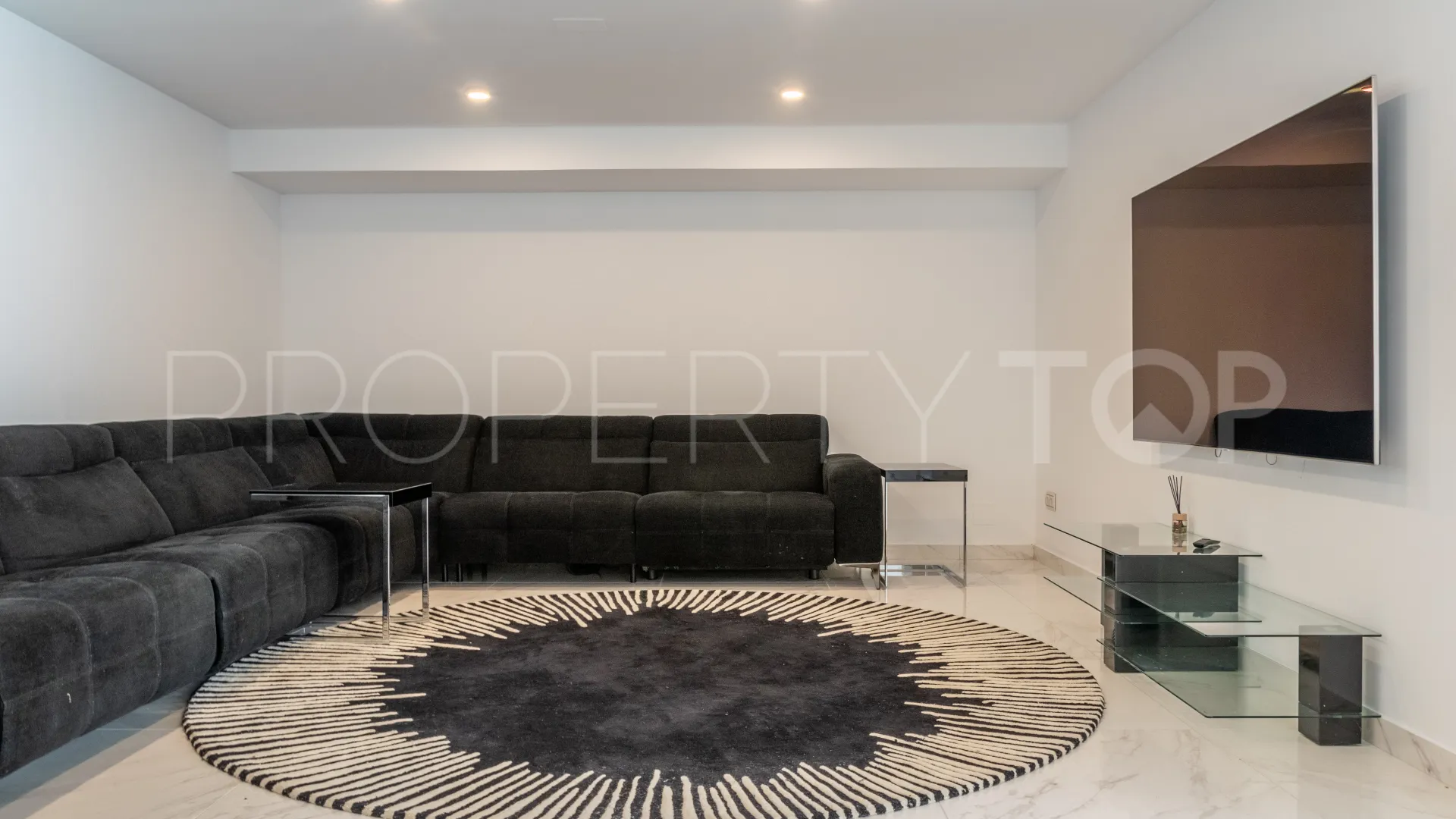 Casa en venta de 6 dormitorios en Los Cortijos de la Reserva