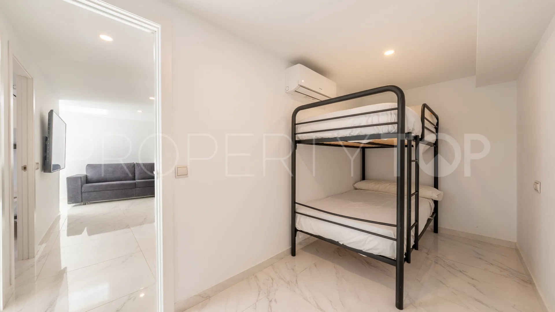 Casa en venta de 6 dormitorios en Los Cortijos de la Reserva