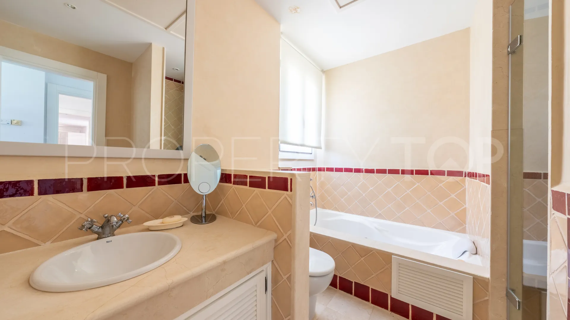 Casa en venta de 6 dormitorios en Los Cortijos de la Reserva