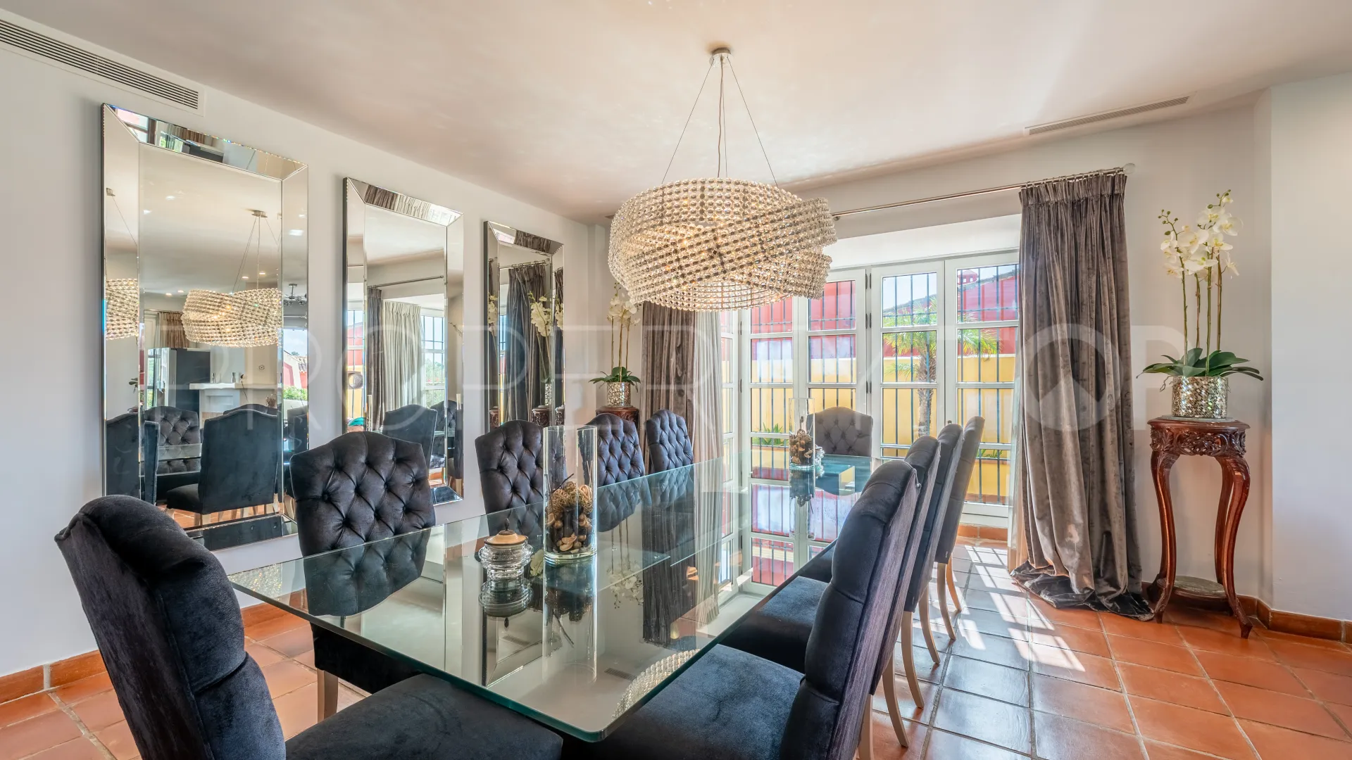 Casa en venta de 6 dormitorios en Los Cortijos de la Reserva