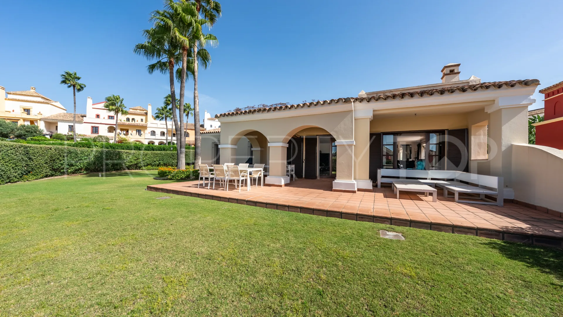 Casa en venta de 6 dormitorios en Los Cortijos de la Reserva