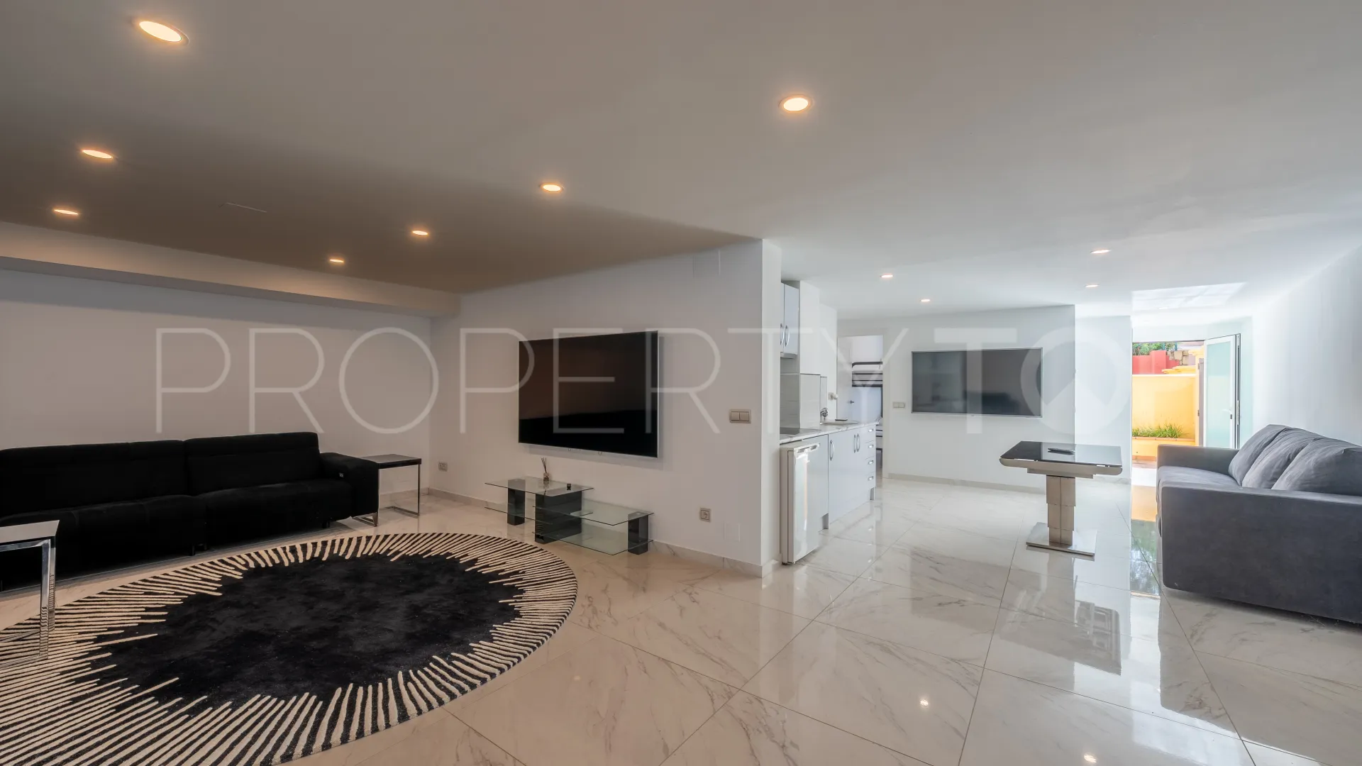 Casa en venta de 6 dormitorios en Los Cortijos de la Reserva