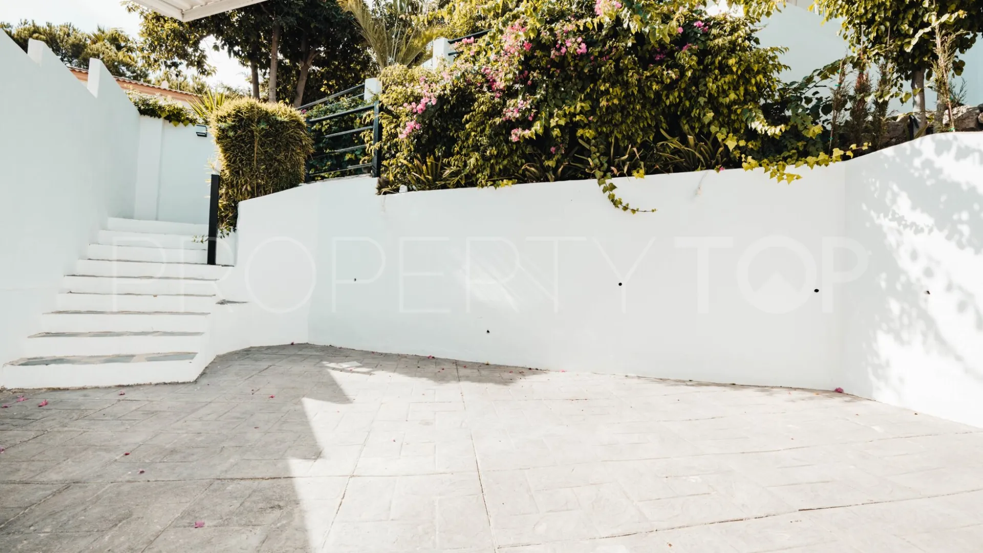 Nueva Andalucia 4 bedrooms villa for sale