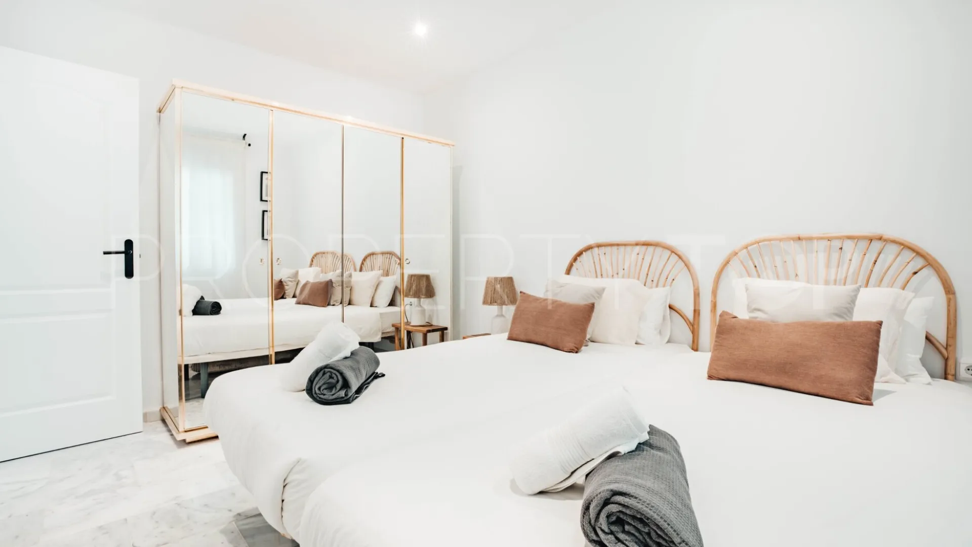 Nueva Andalucia 4 bedrooms villa for sale