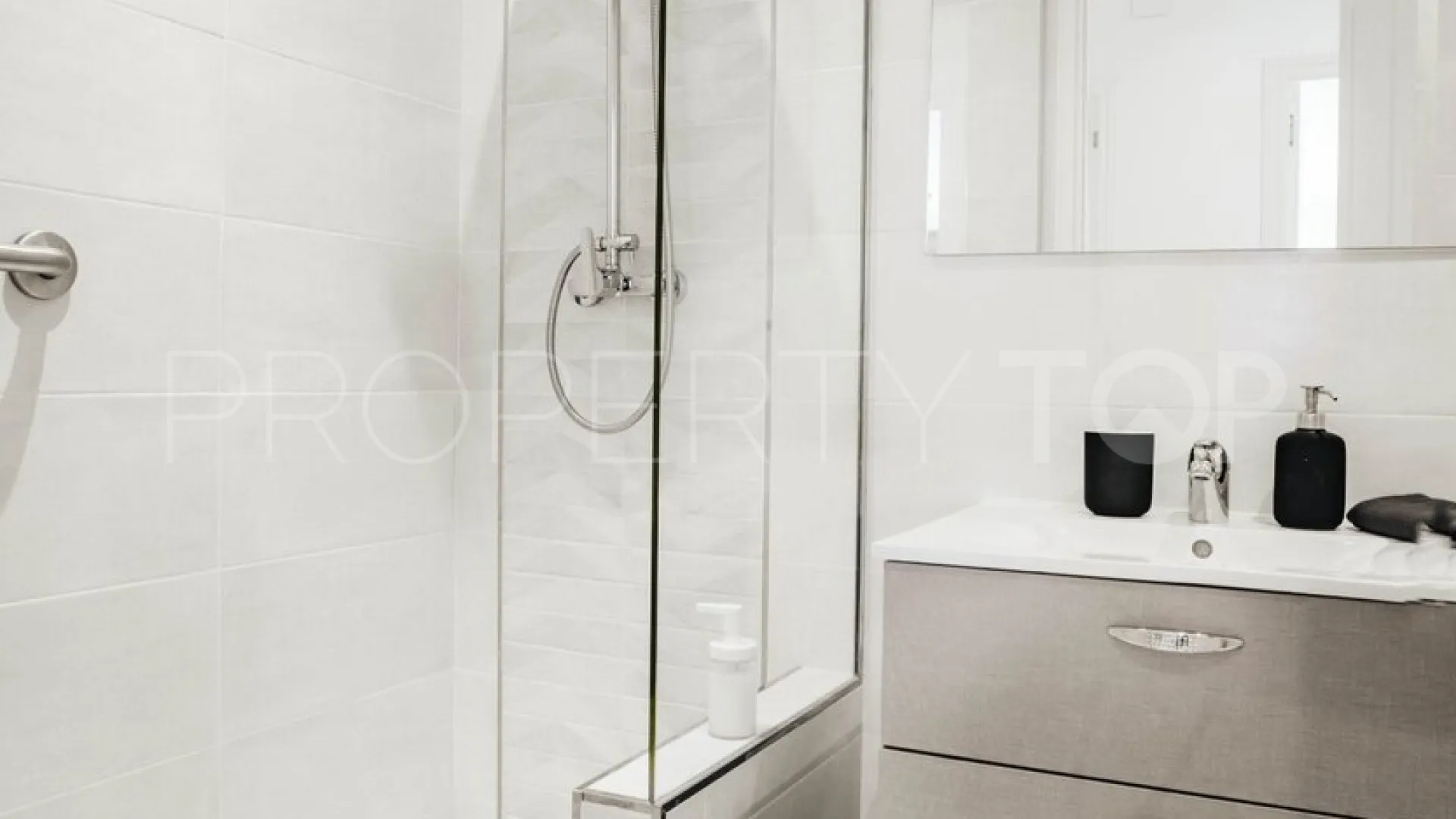 Nueva Andalucia 4 bedrooms villa for sale