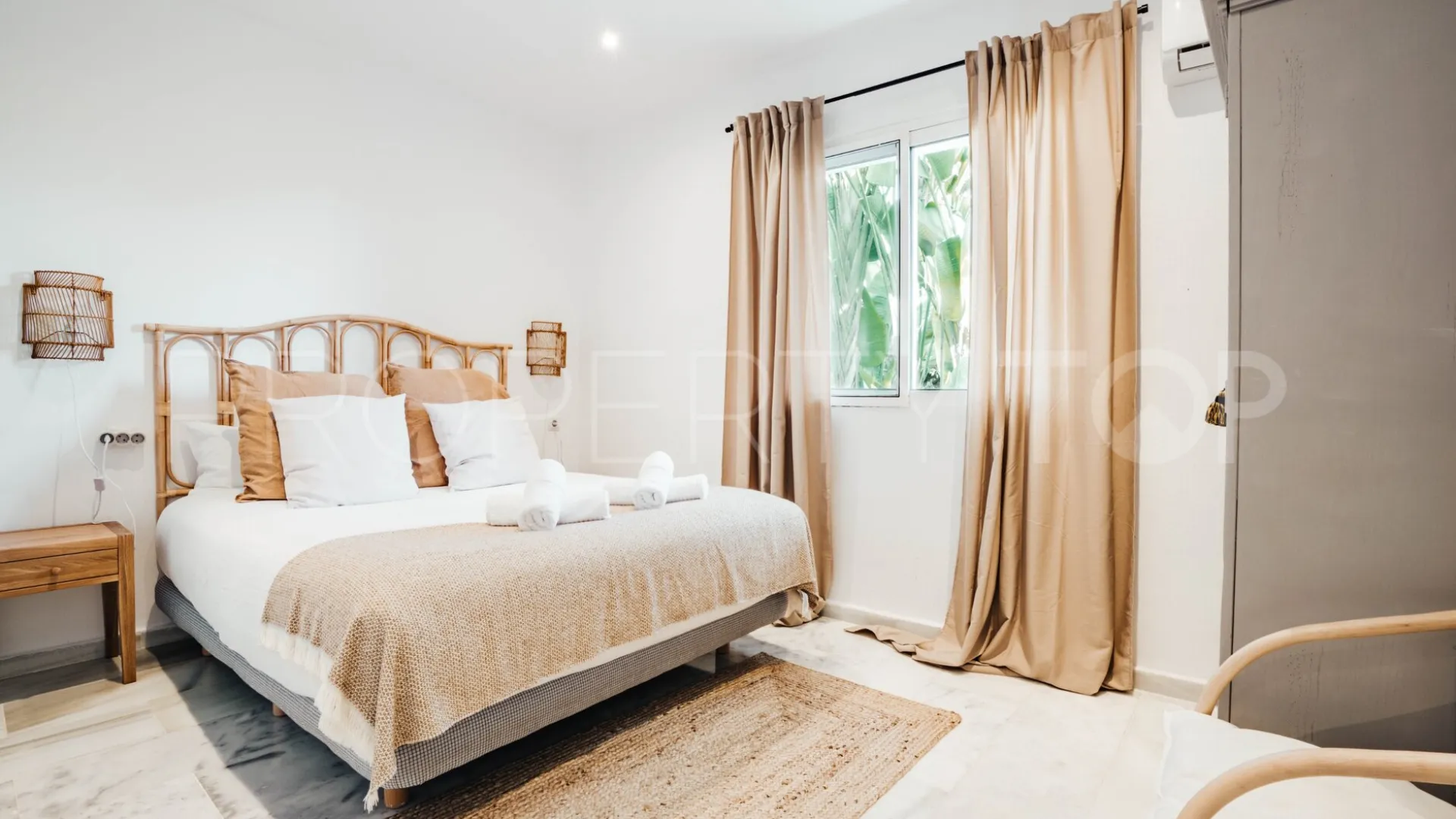 Nueva Andalucia 4 bedrooms villa for sale