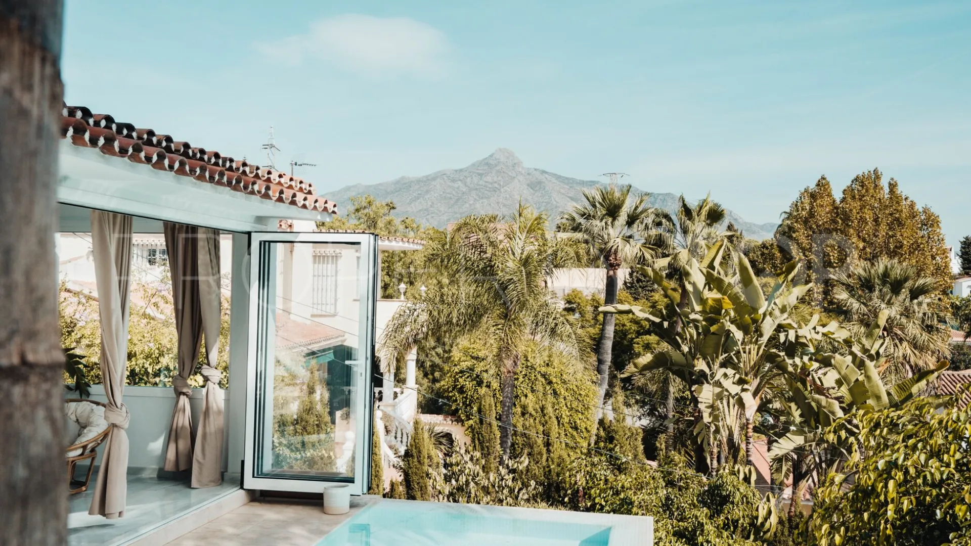 Nueva Andalucia 4 bedrooms villa for sale