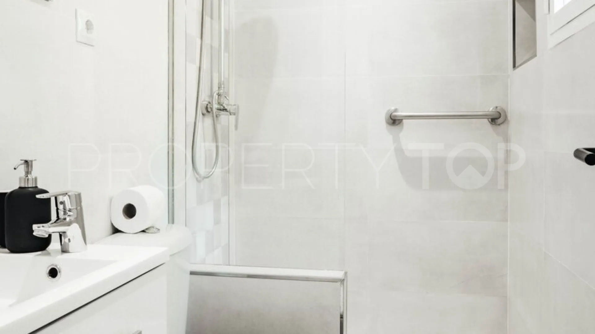 Nueva Andalucia 4 bedrooms villa for sale