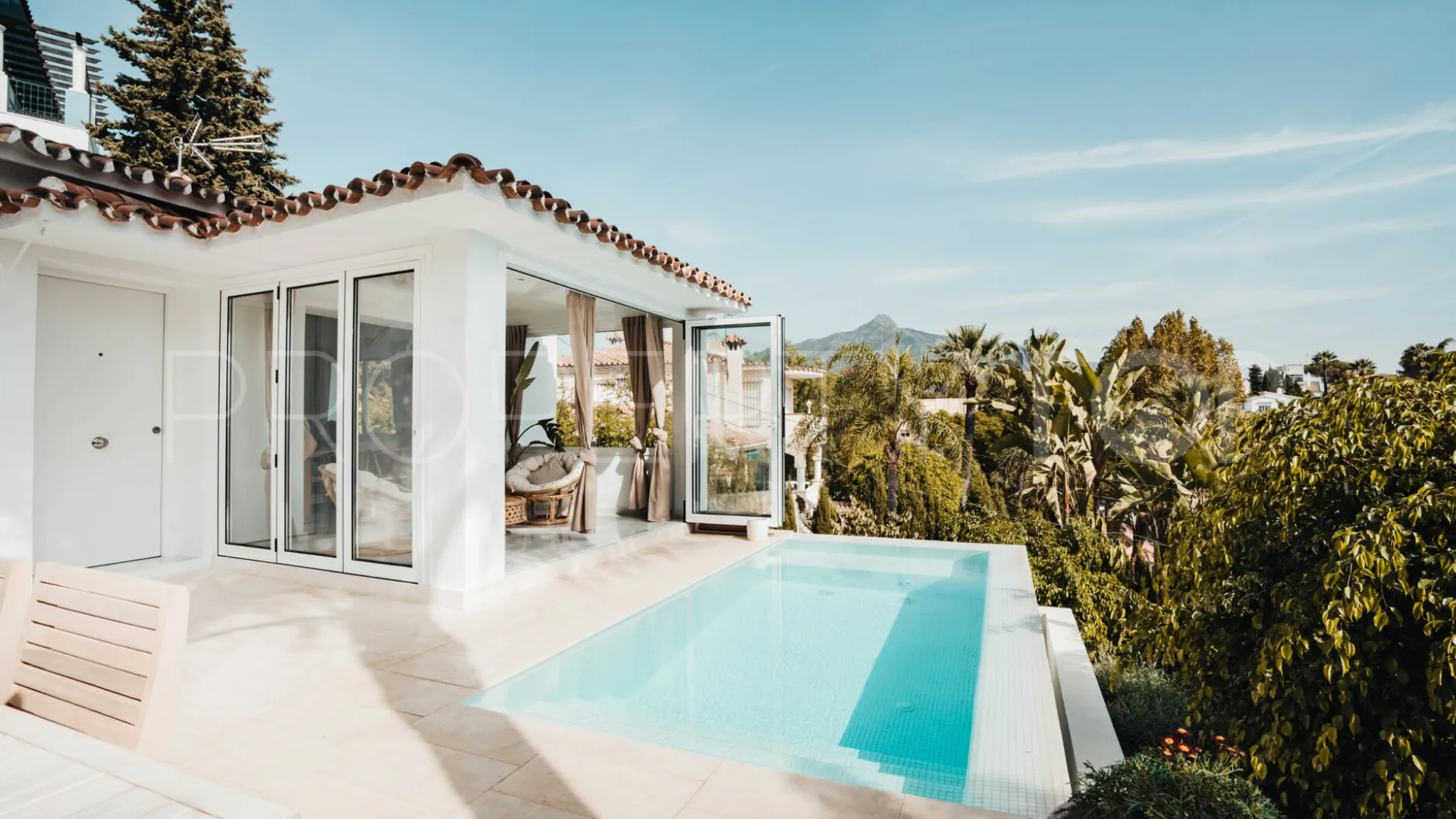 Nueva Andalucia 4 bedrooms villa for sale