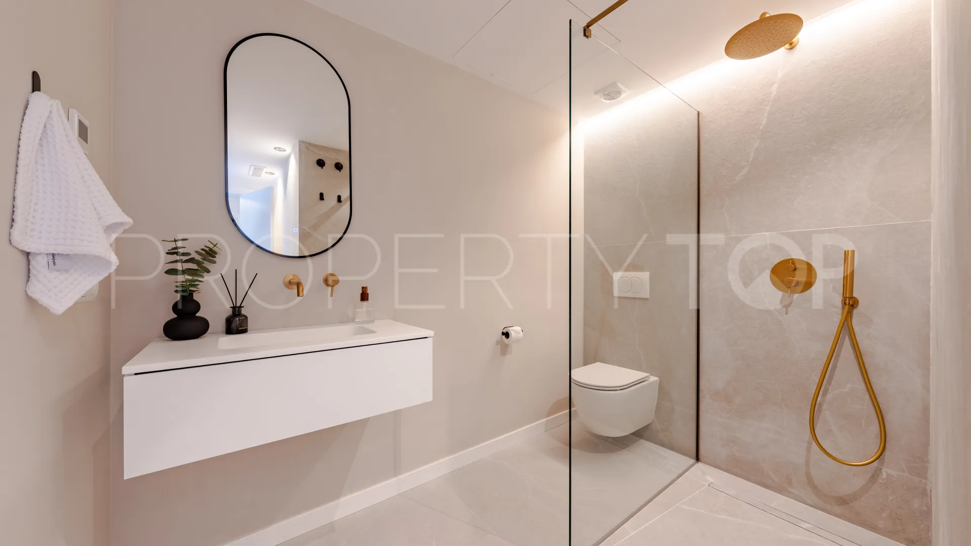 For sale apartment in La Quinta with 3 bedrooms