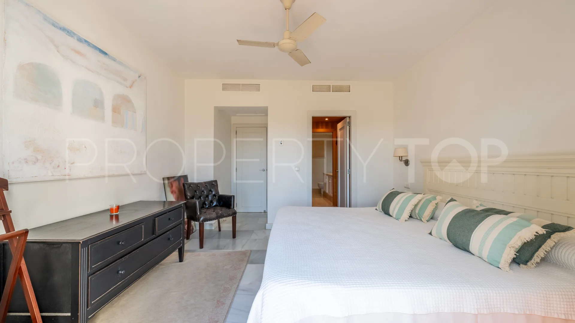 Comprar apartamento con 3 dormitorios en El Polo de Sotogrande