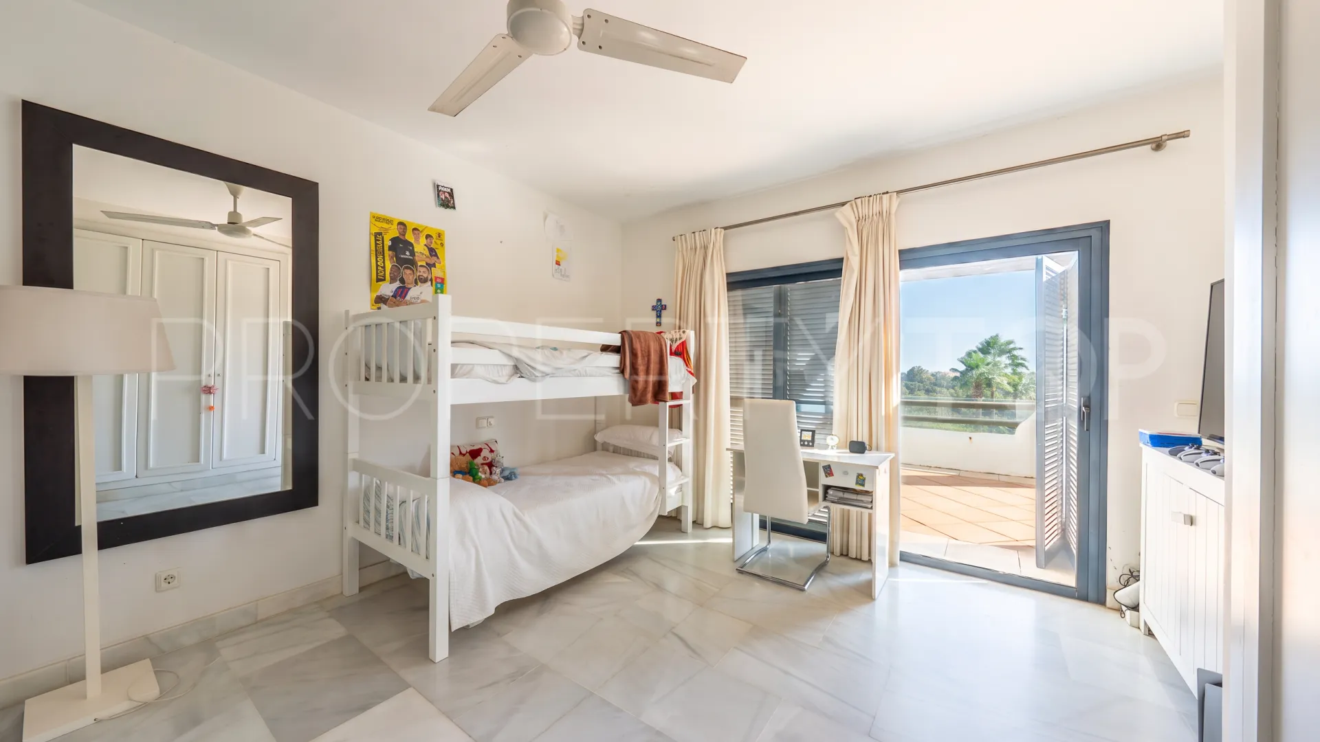 Comprar apartamento con 3 dormitorios en El Polo de Sotogrande