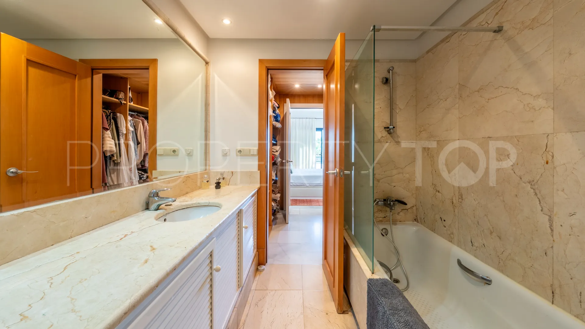Comprar apartamento con 3 dormitorios en El Polo de Sotogrande
